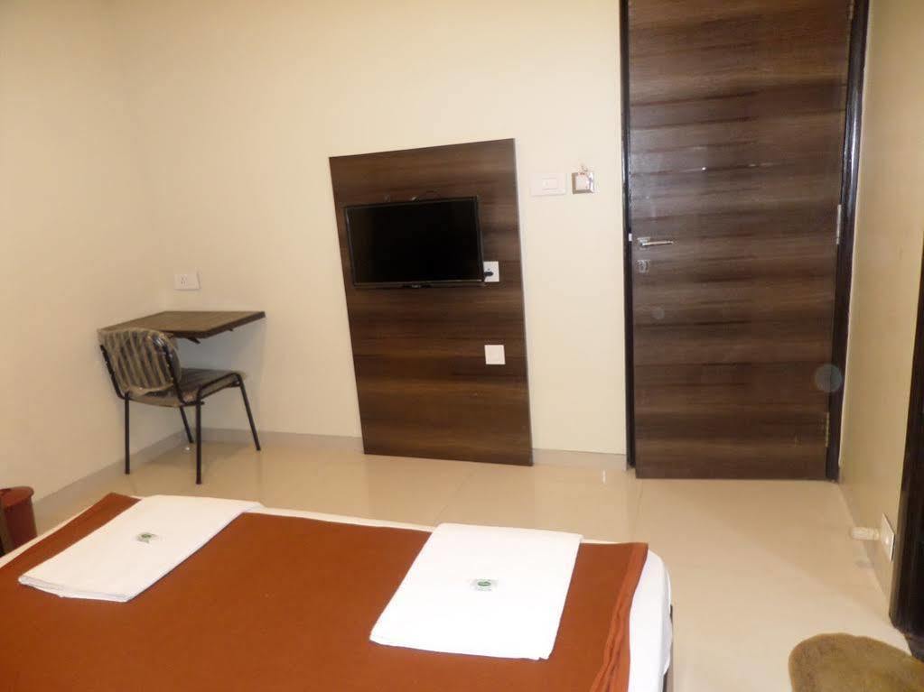 Sai Heera Residency Hotel Shirdi Buitenkant foto